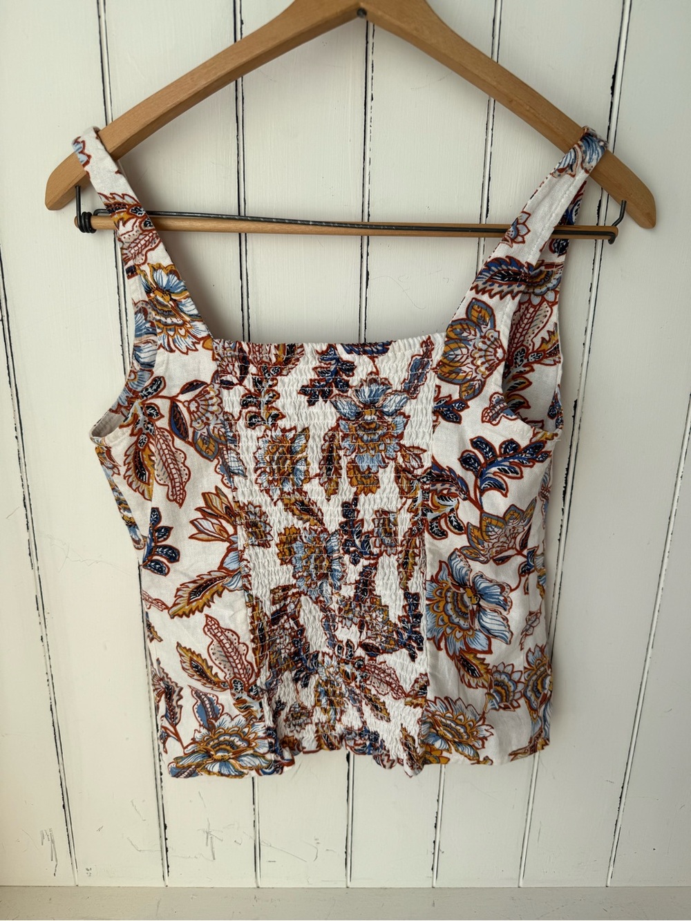 Old Navy Floral Tank Top in White and Multicolor - Picture 2 of 3